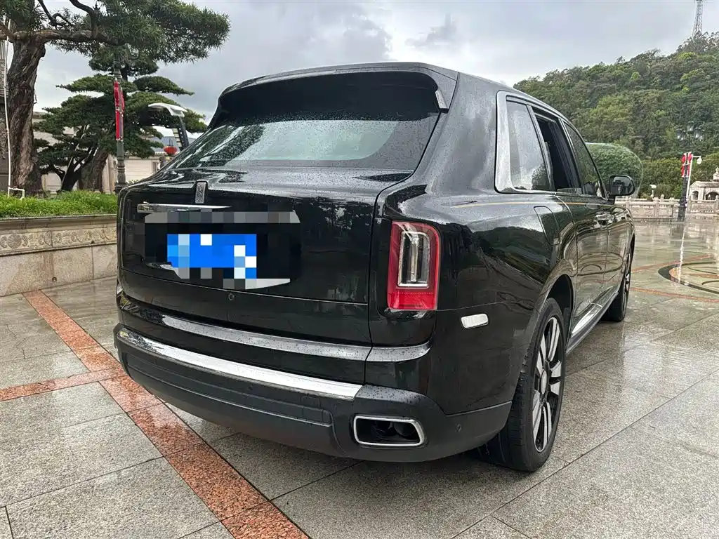 Rolls-Royce Cullinan 2018 мест