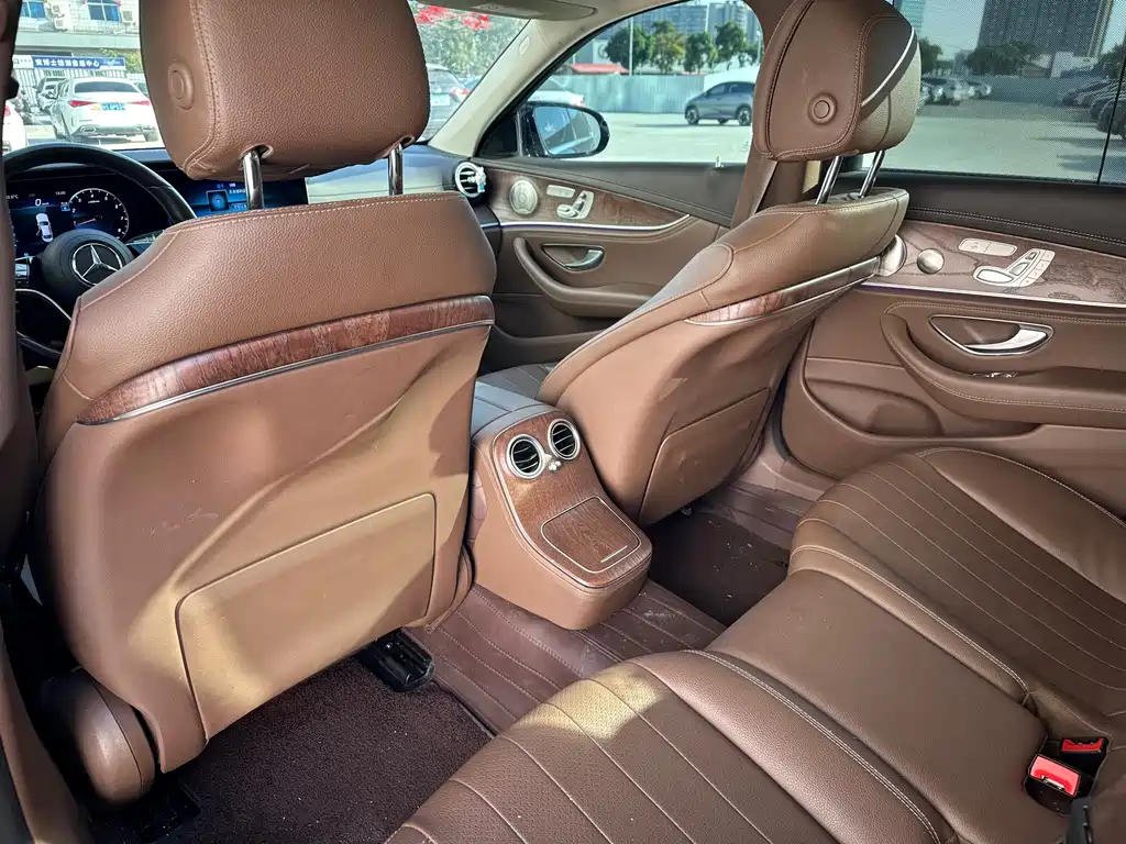 Mercedes-Benz E-Class — миниатюра 10