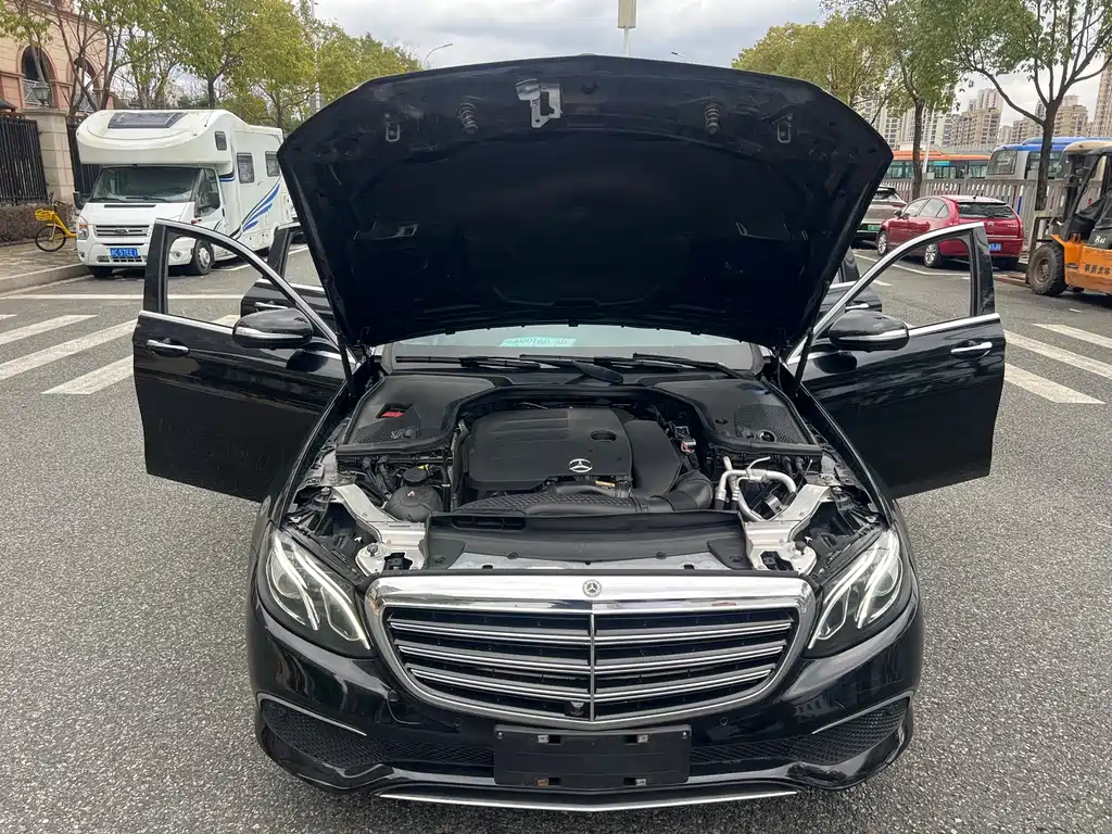 MERCEDES-BENZ E CLASS