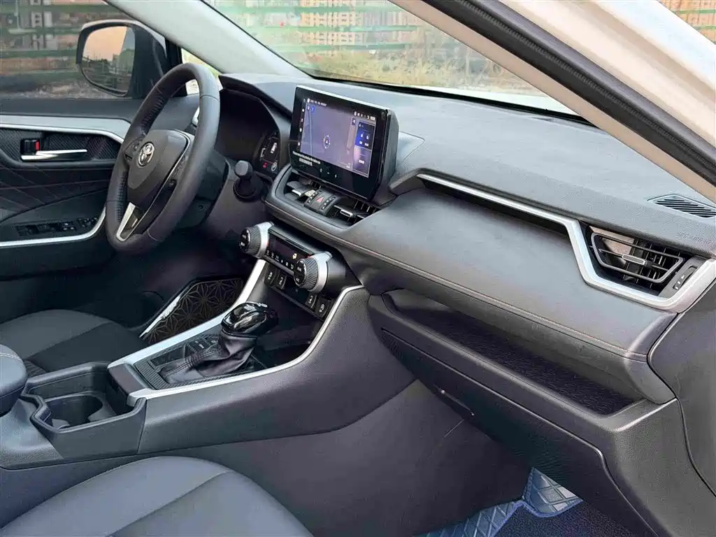 Toyota RAV4 — миниатюра 12