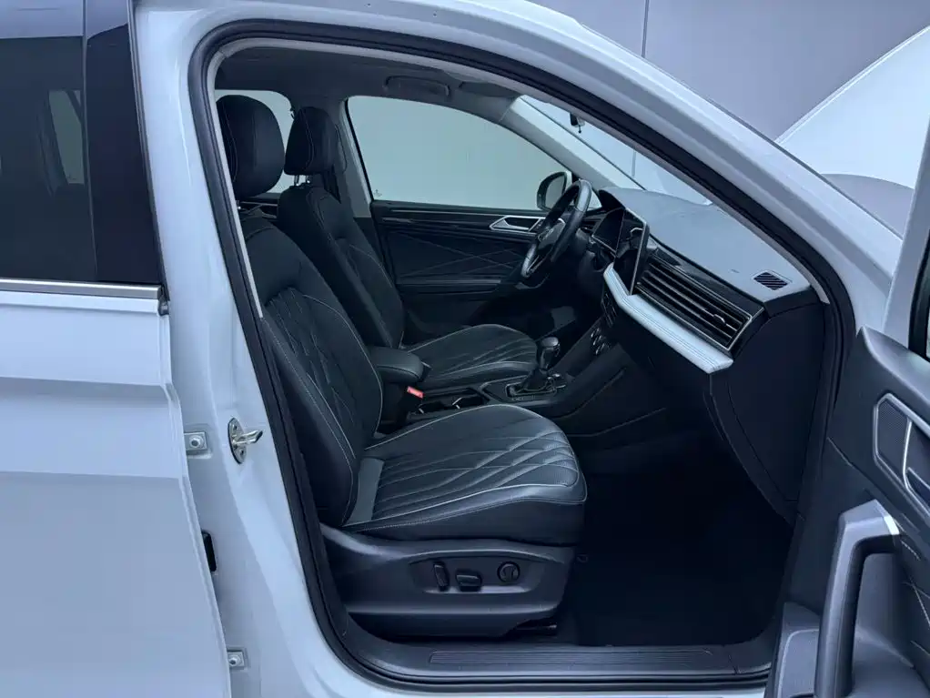 Volkswagen Tiguan L 2023 — фото 21