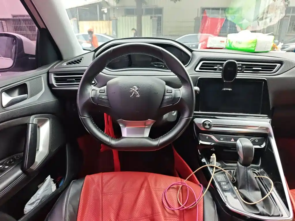 Peugeot 308 — миниатюра 6