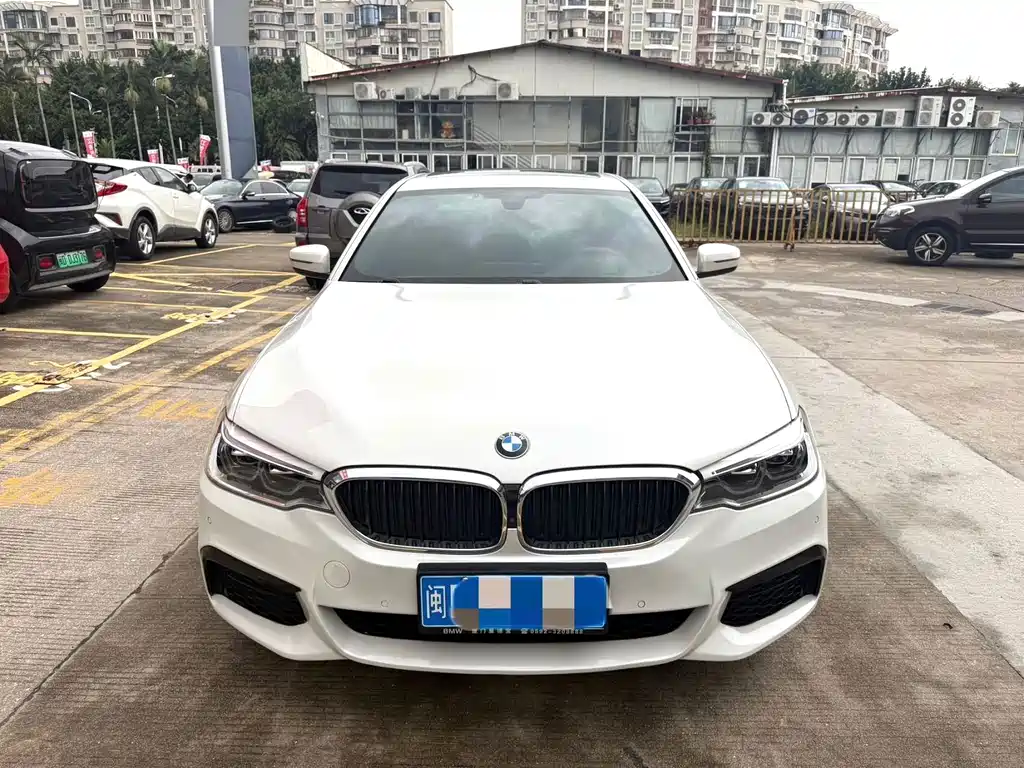 BMW 5 Series — миниатюра 2