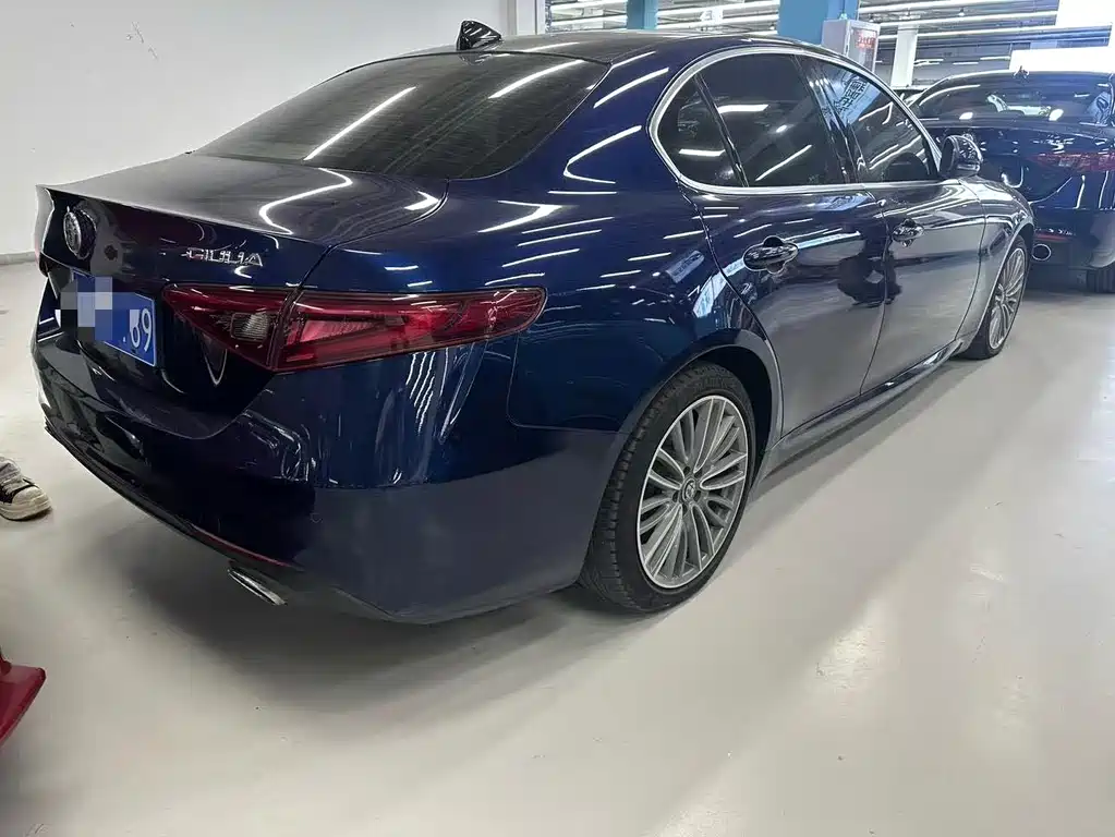 Alfa Romeo Giulia 2017 2.0T 280HP Luxury