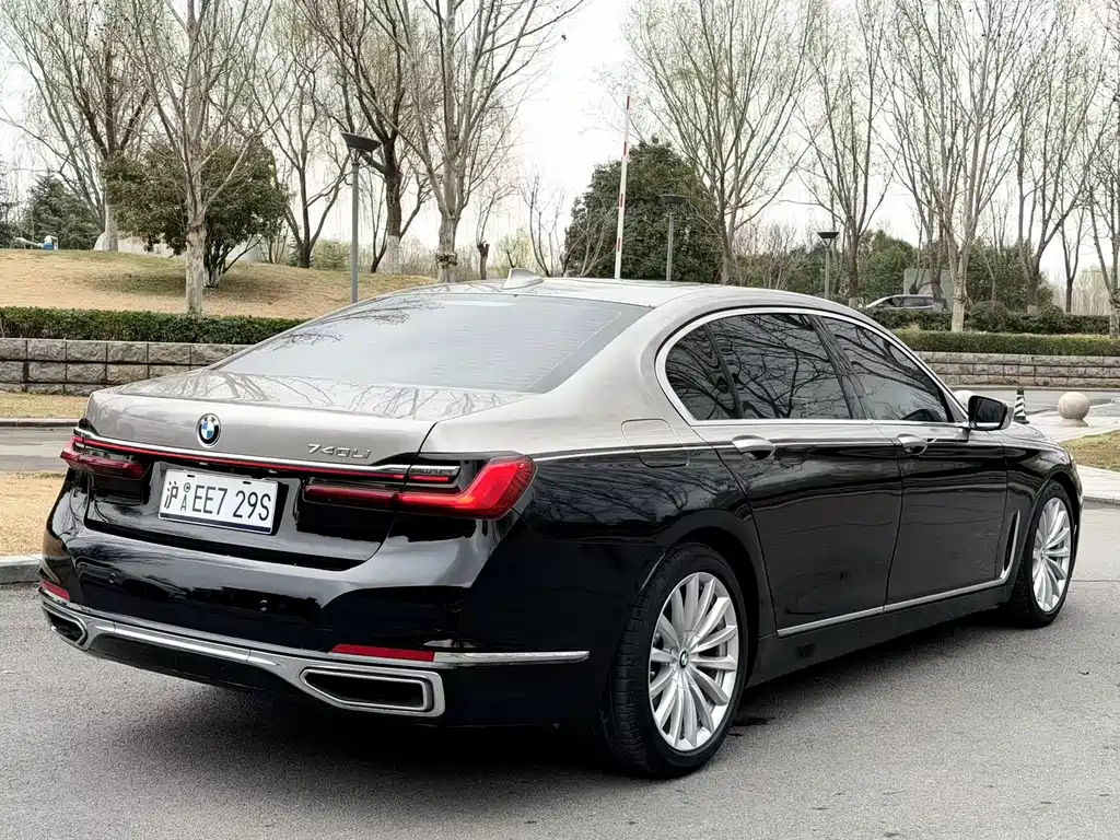 BMW 7 SERIES