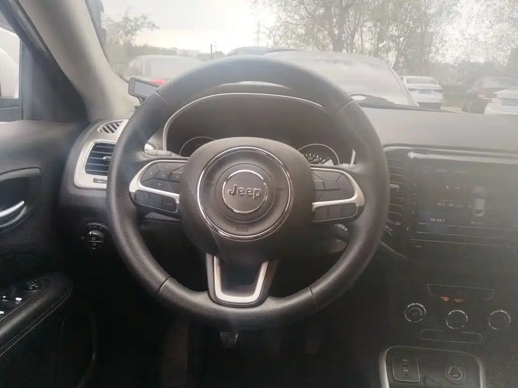 Jeep Compass — миниатюра 6