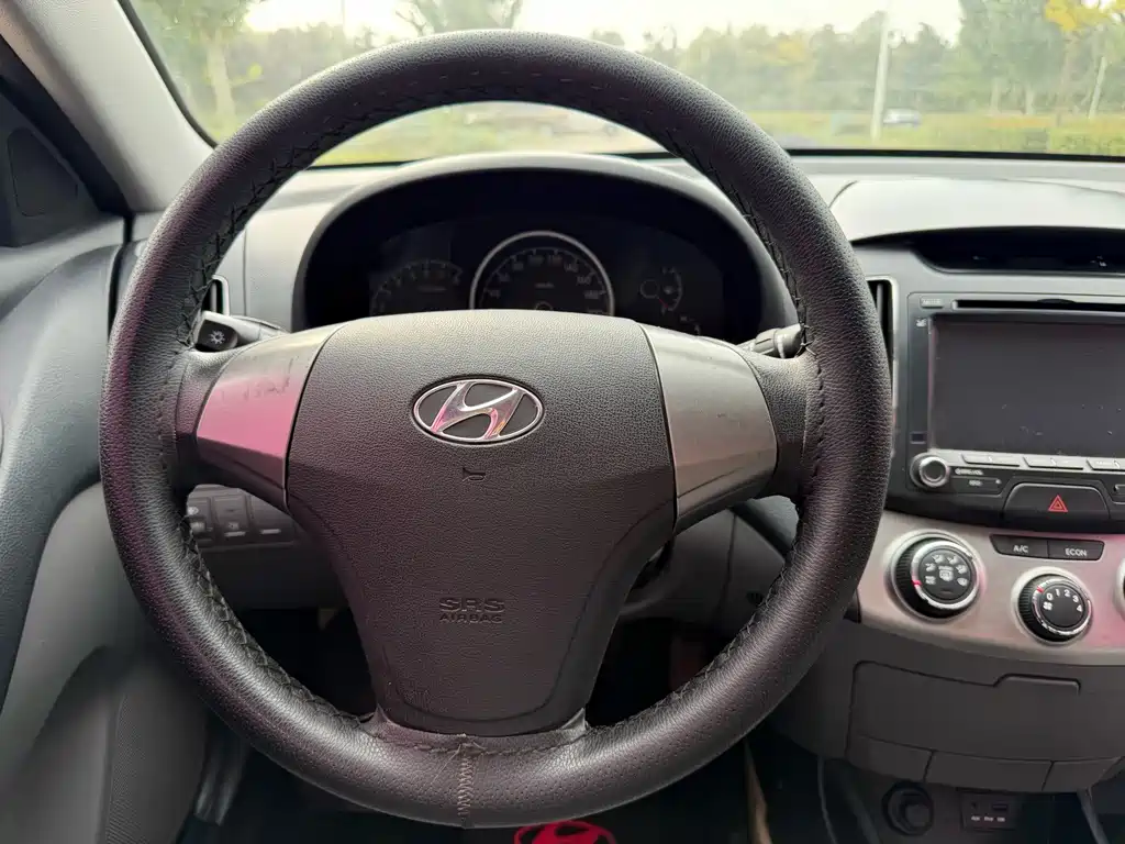 Hyundai Elantra — миниатюра 6