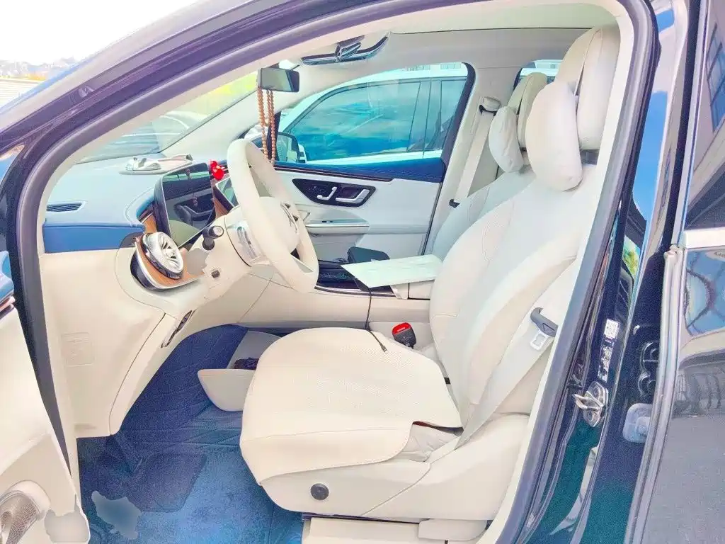 Mercedes-Benz EQE SUV — миниатюра 16