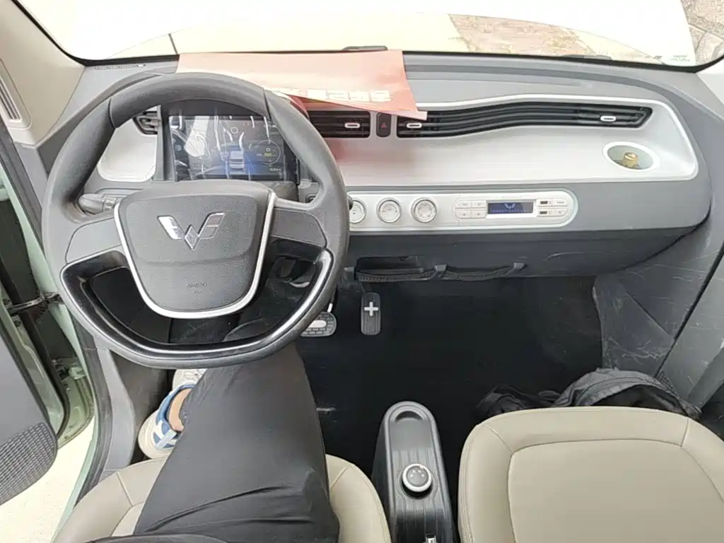 Wuling MINIEV — миниатюра 10