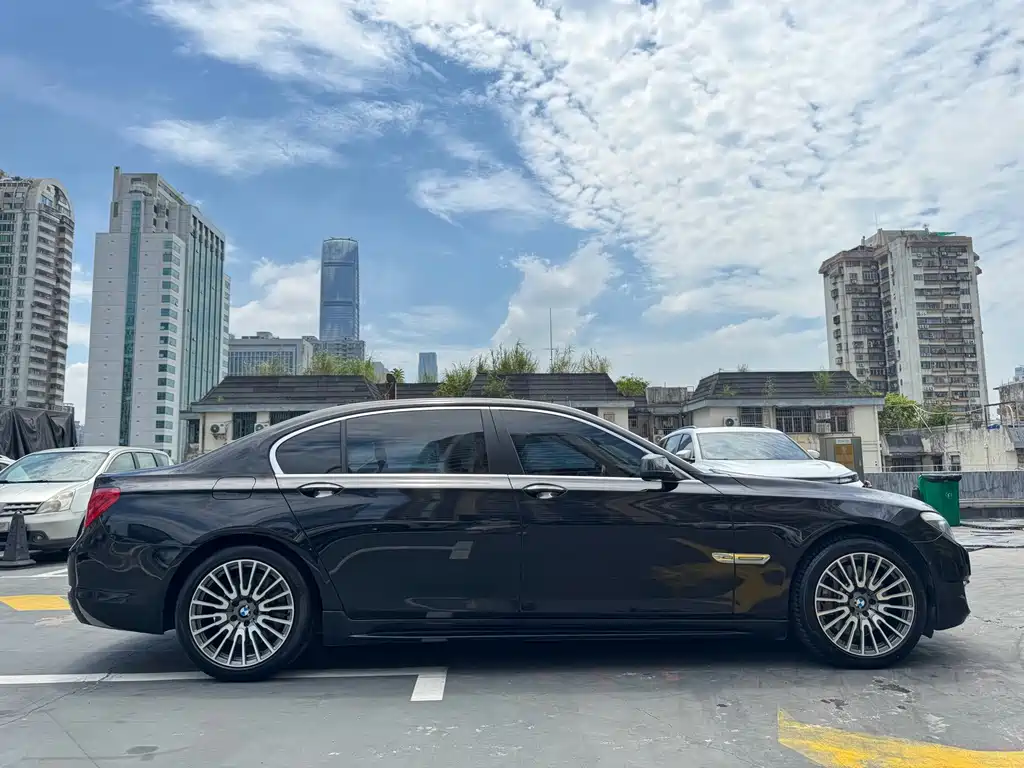 BMW 7 Series — миниатюра 15