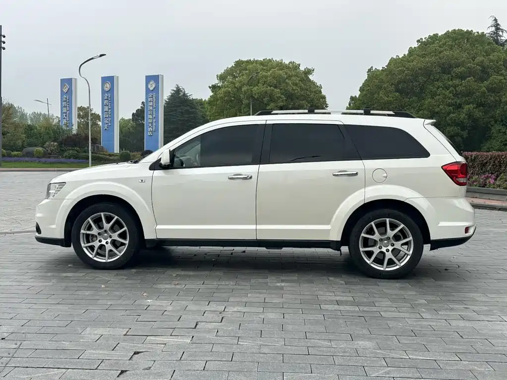 Dodge Journey — миниатюра 4