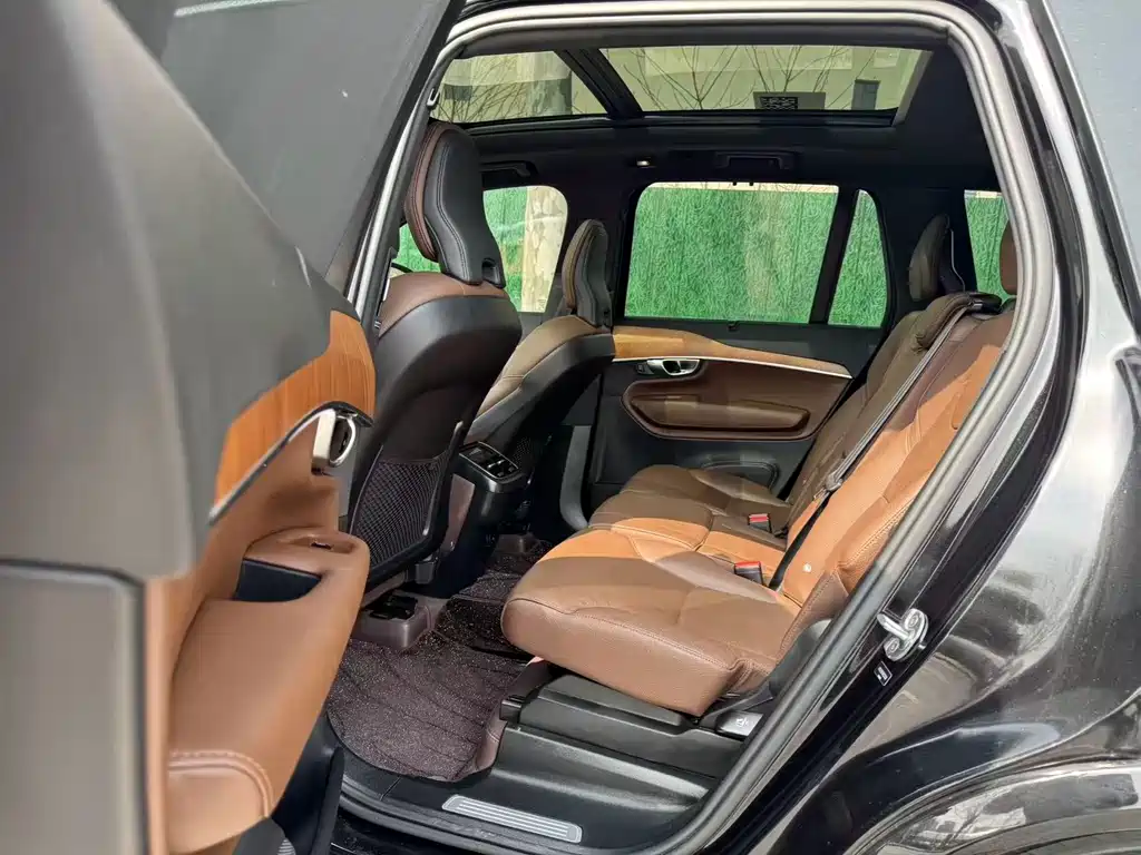 Volvo XC90 2024 B6 Luxury 7 мест