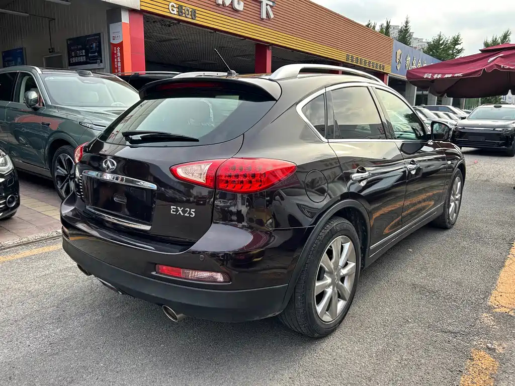 Infiniti EX — миниатюра 3