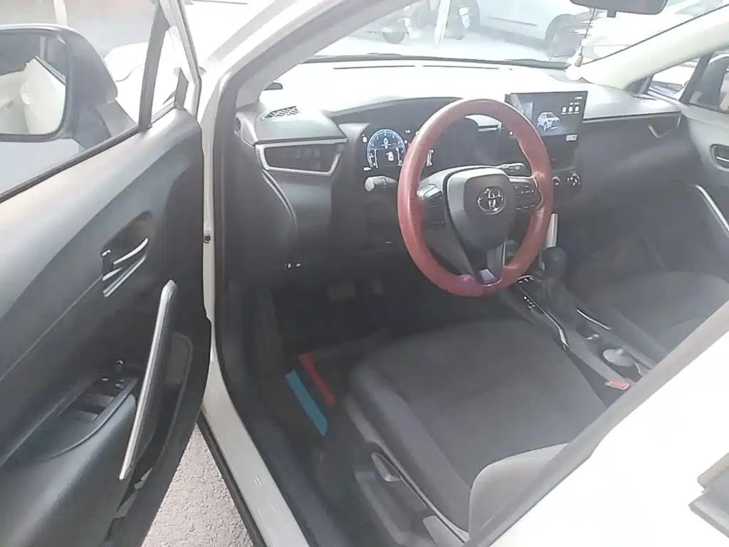 Toyota Corolla Cross — миниатюра 16