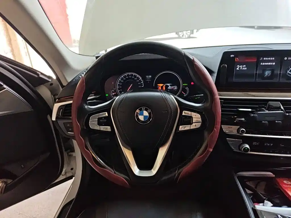 BMW 5 Series — миниатюра 6