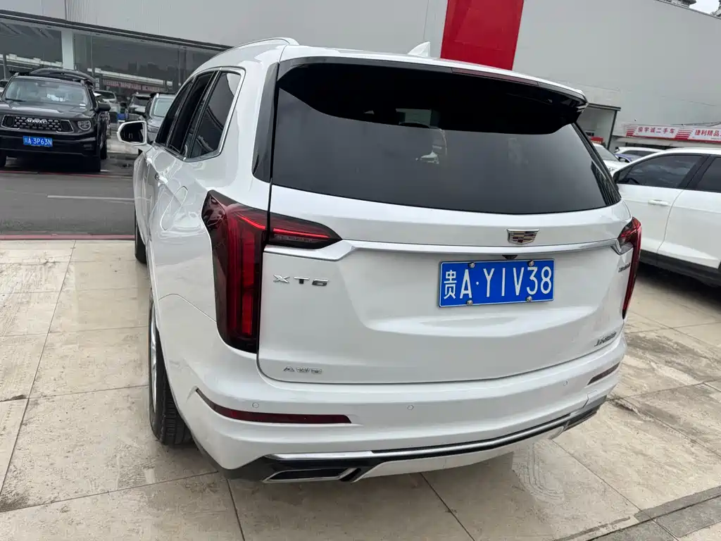 CADILLAC XT6
