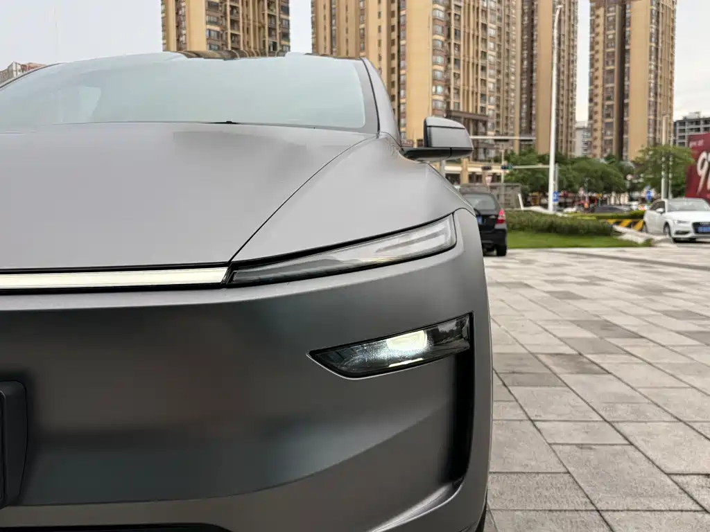 Tesla Model Y — миниатюра 8