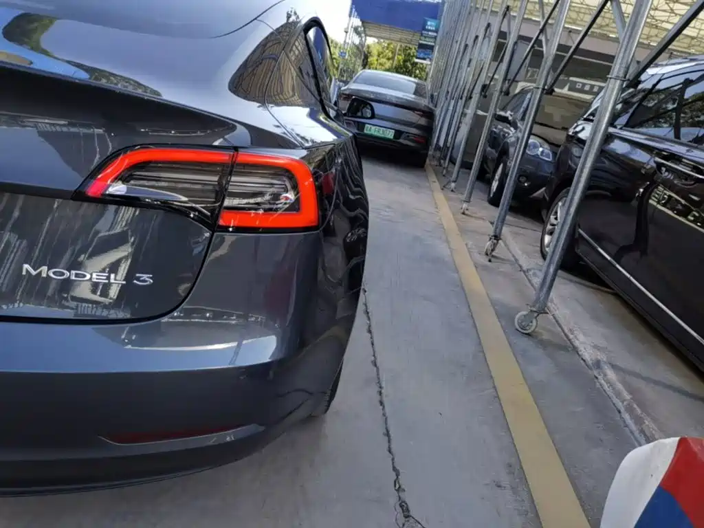 Tesla Model 3 — миниатюра 8