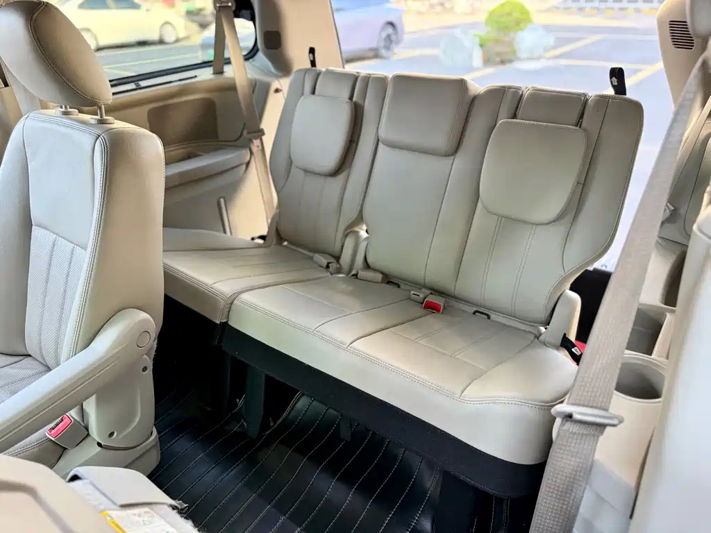 Chrysler Grand Voyager (Import) — миниатюра 13