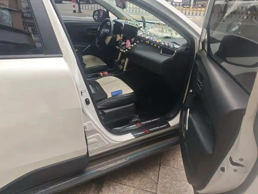 Toyota Corolla Cross — миниатюра 18