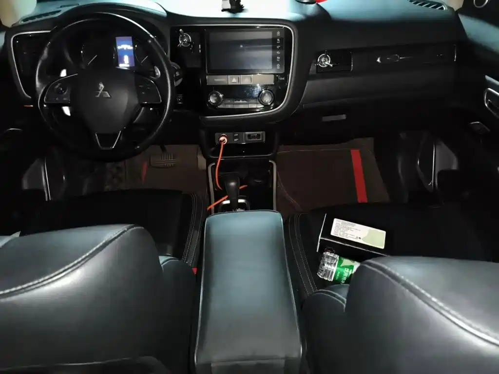 Mitsubishi Outlander — миниатюра 13