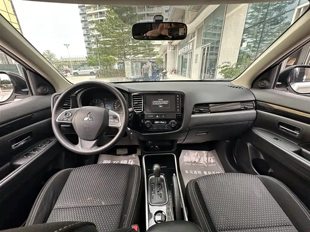 Mitsubishi Outlander 2021 2.0L 5 мест