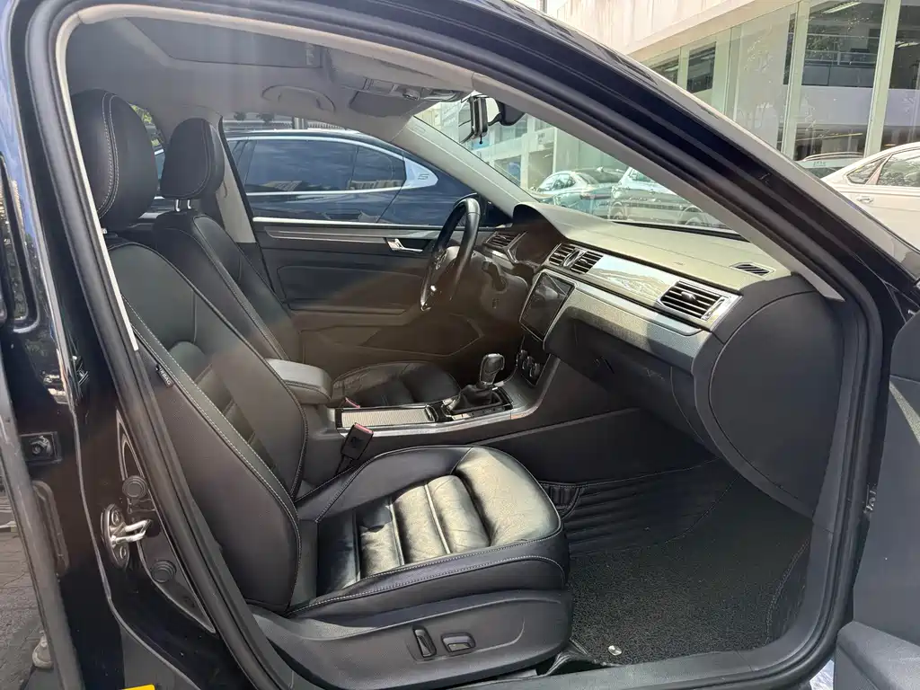Volkswagen Passat — миниатюра 13