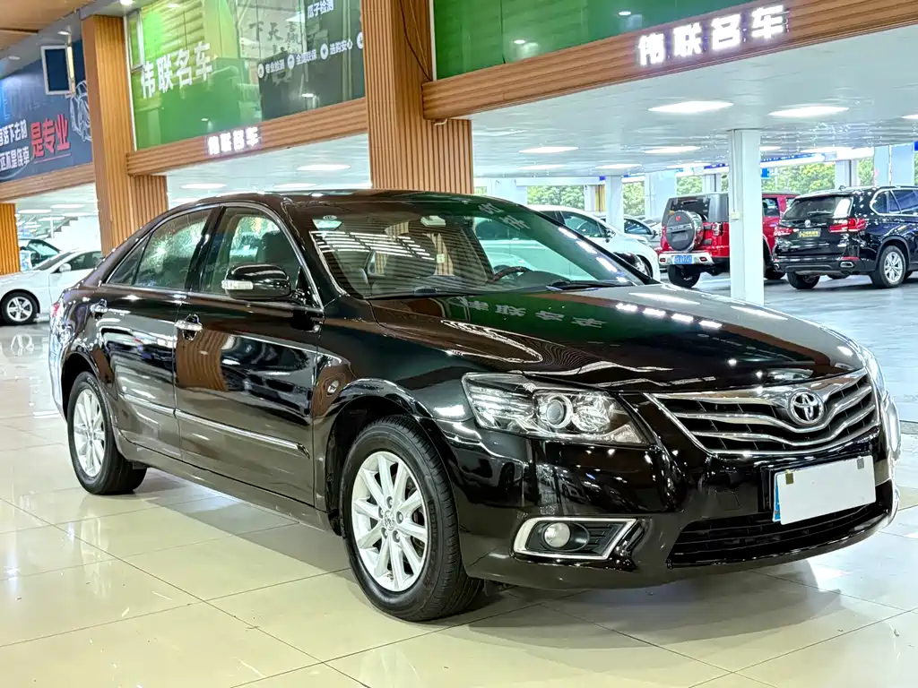 Toyota Camry — миниатюра 3
