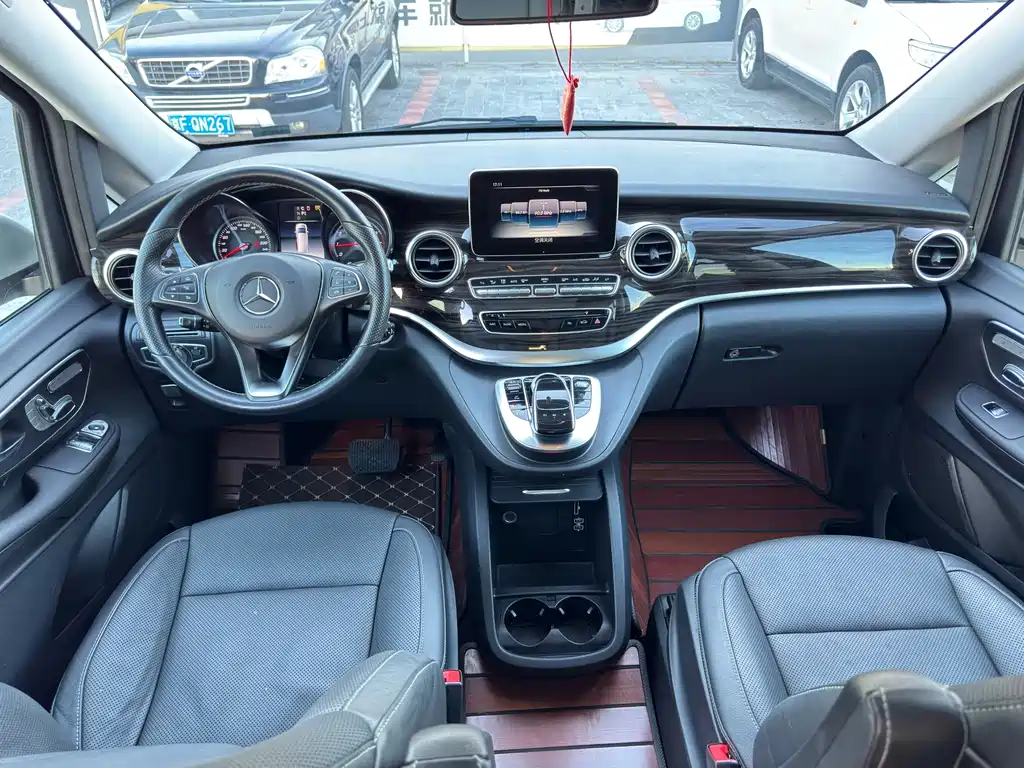 Mercedes-Benz V-Class — миниатюра 11