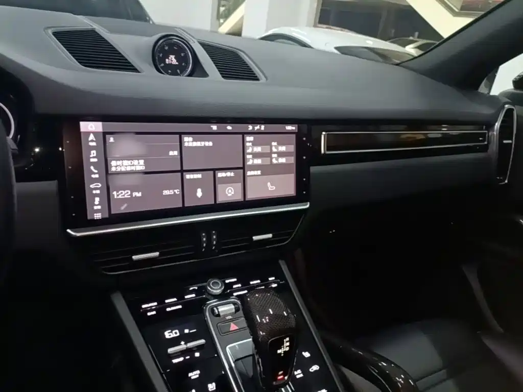Porsche Cayenne — миниатюра 6