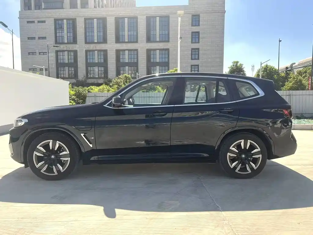 BMW iX3 — миниатюра 7