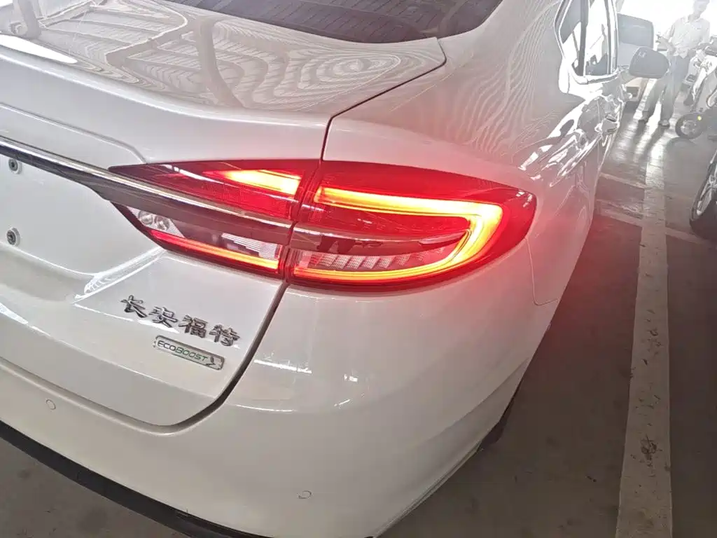 Ford Mondeo — миниатюра 8