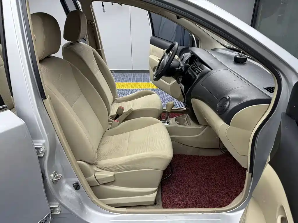 Nissan Livina — миниатюра 5