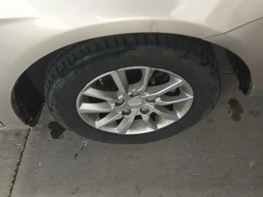 Geely Emgrand — миниатюра 6