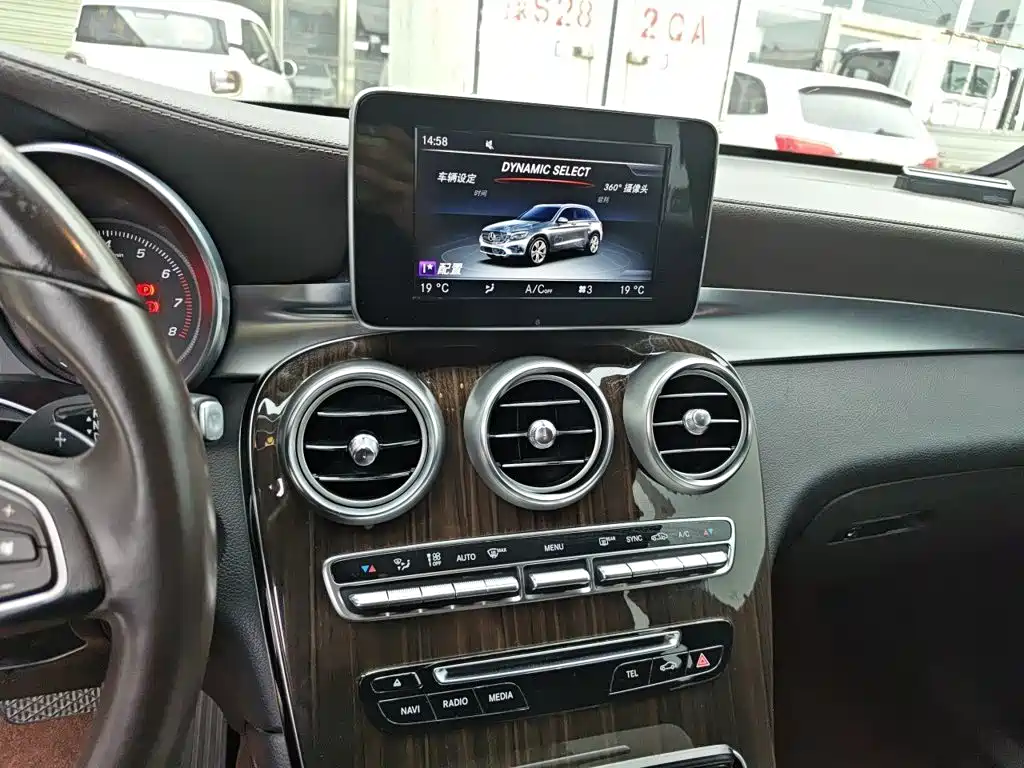 Mercedes-Benz GLC — миниатюра 9