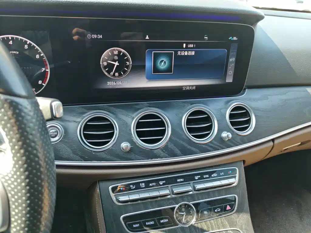 Mercedes-Benz E-Class (Import) — миниатюра 13