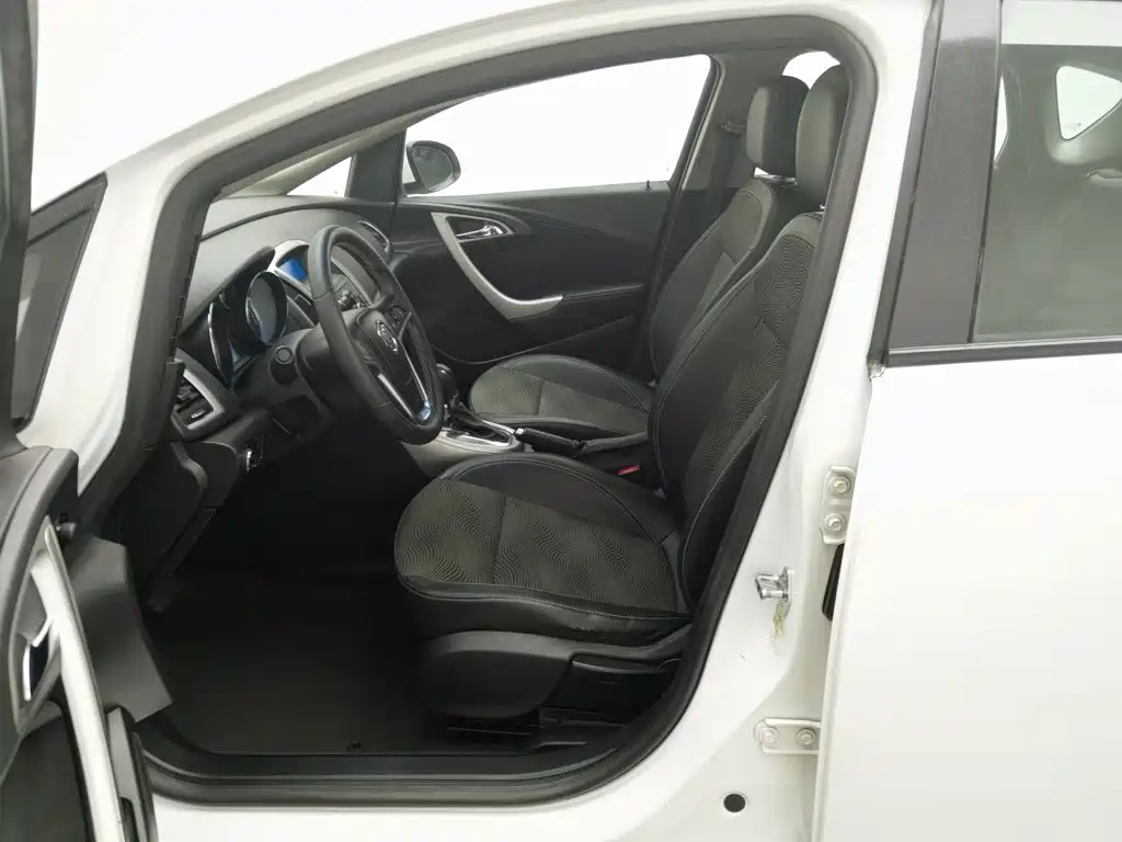Buick Excelle — миниатюра 10