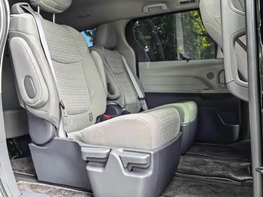 Toyota Sienna — миниатюра 8