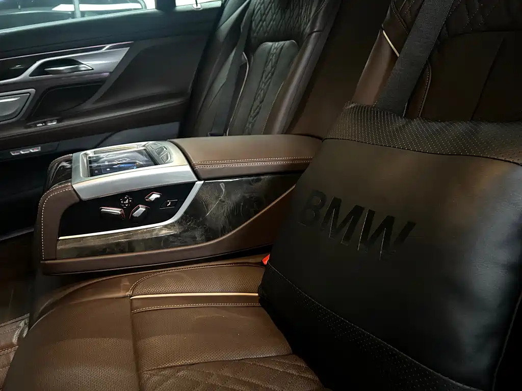BMW 7 SERIES