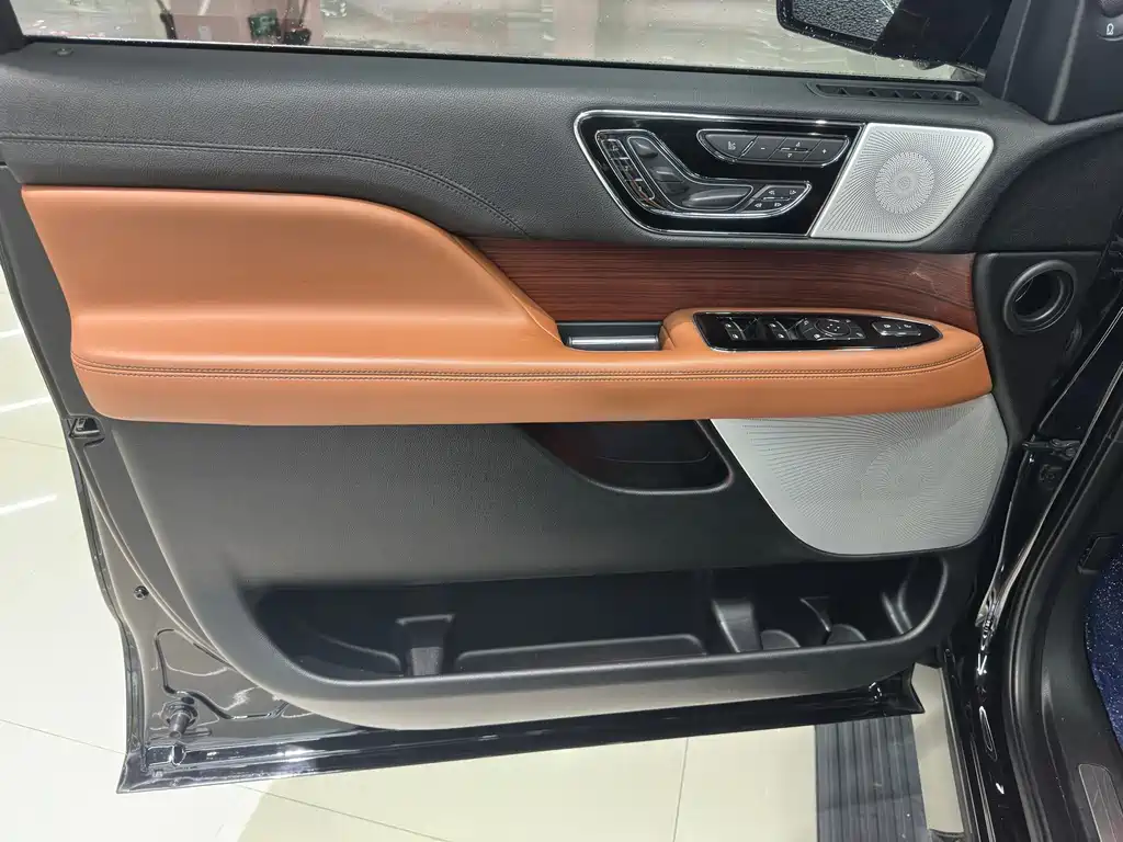 Lincoln Navigator — миниатюра 8