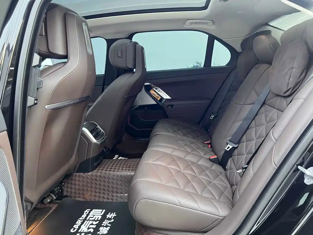 BMW 7 Series — миниатюра 16