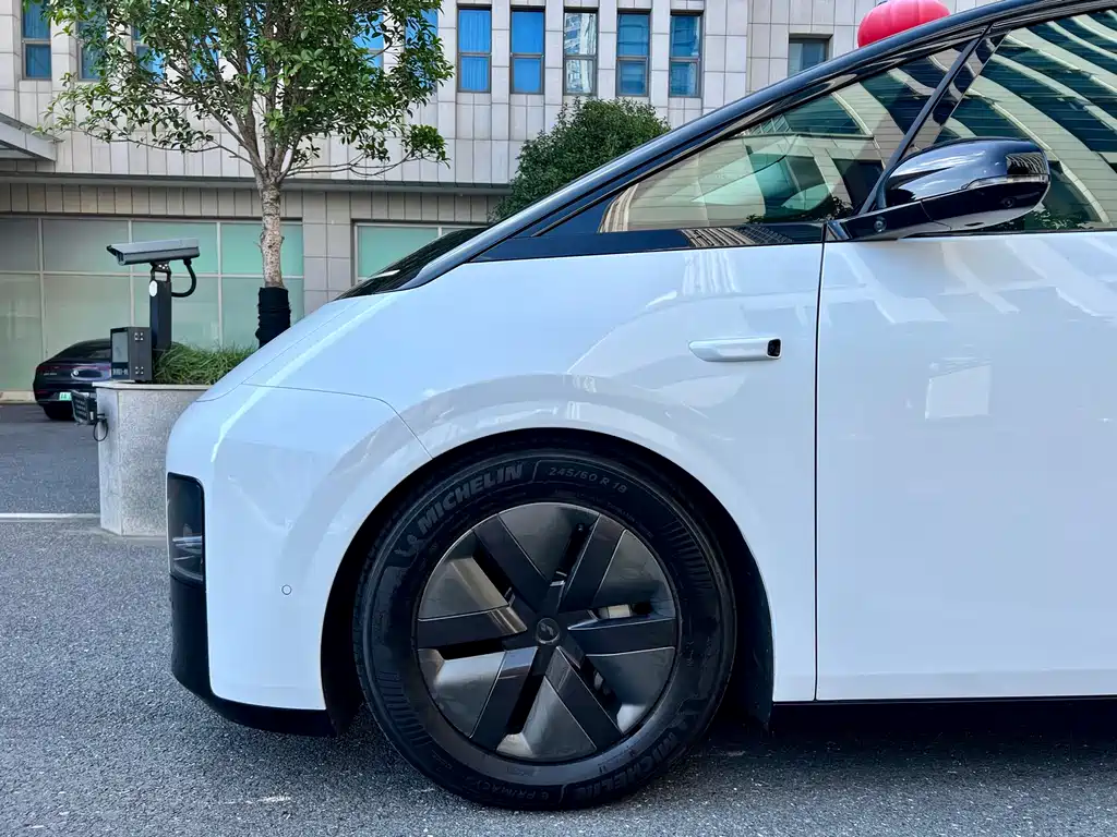 Li Auto Li MEGA — миниатюра 9