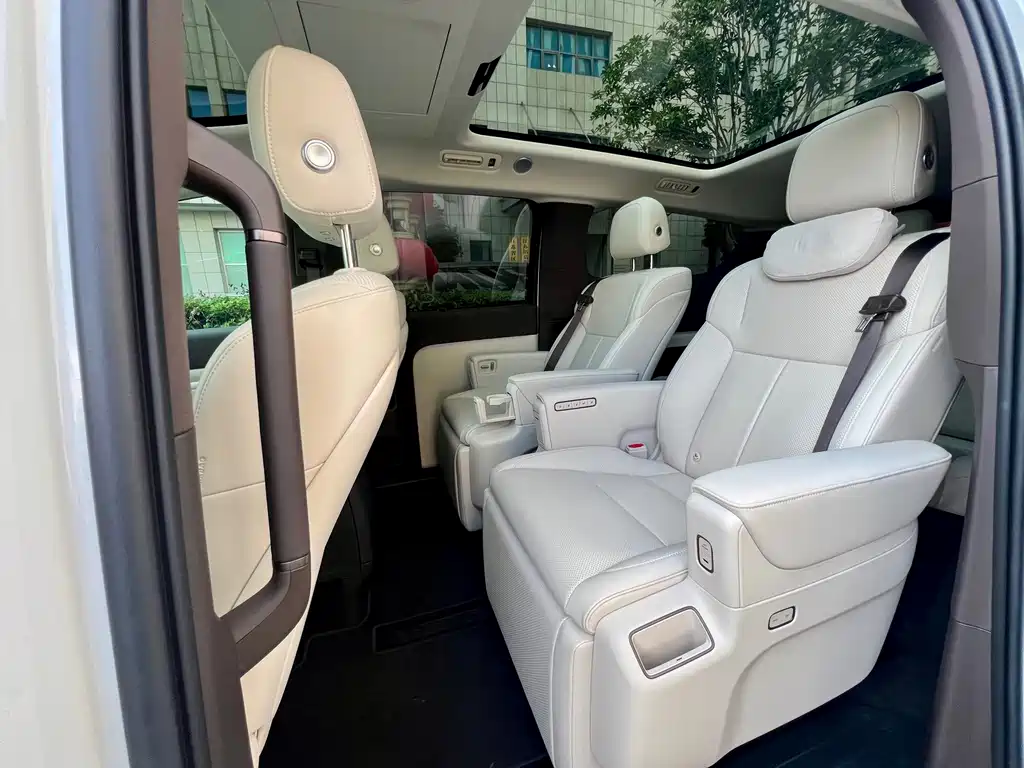 Li Auto Li MEGA — миниатюра 17