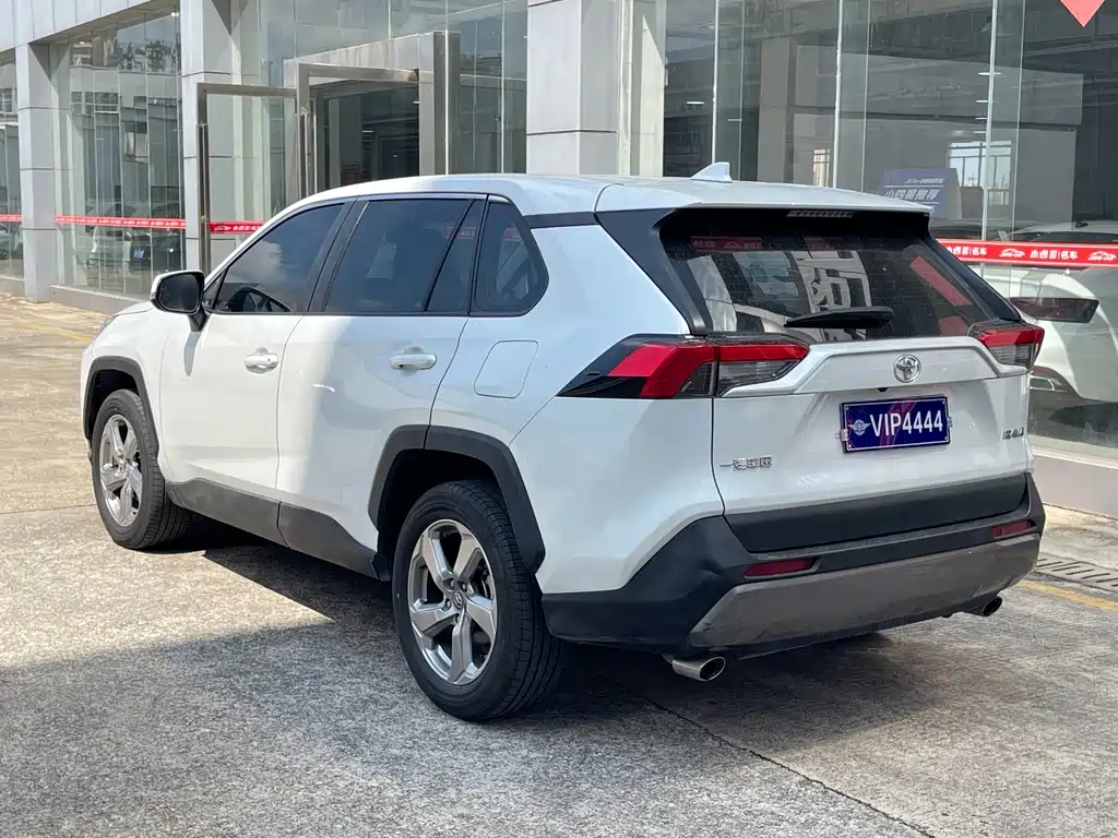 Toyota RAV4 — миниатюра 4