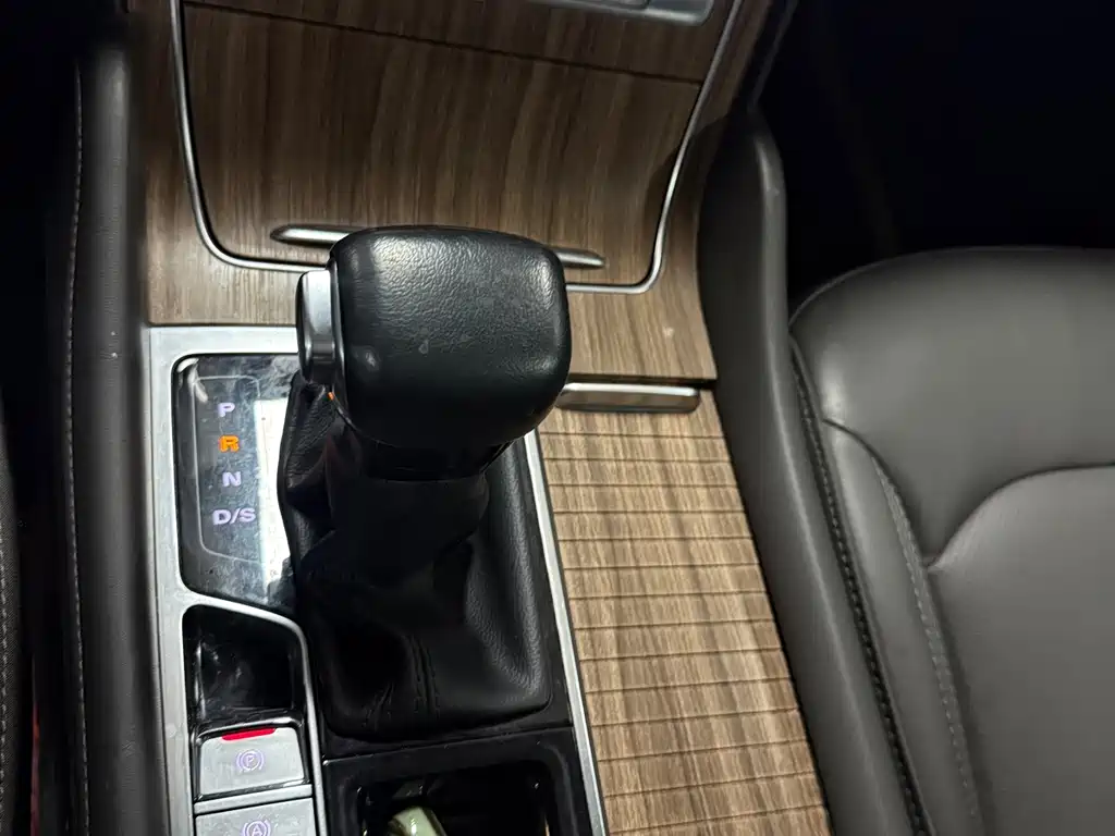 Roewe RX8 — миниатюра 13