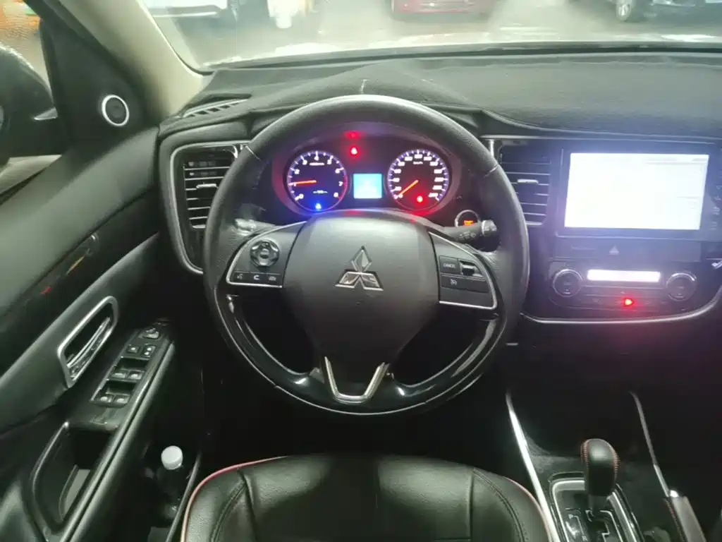 Mitsubishi Outlander — миниатюра 11
