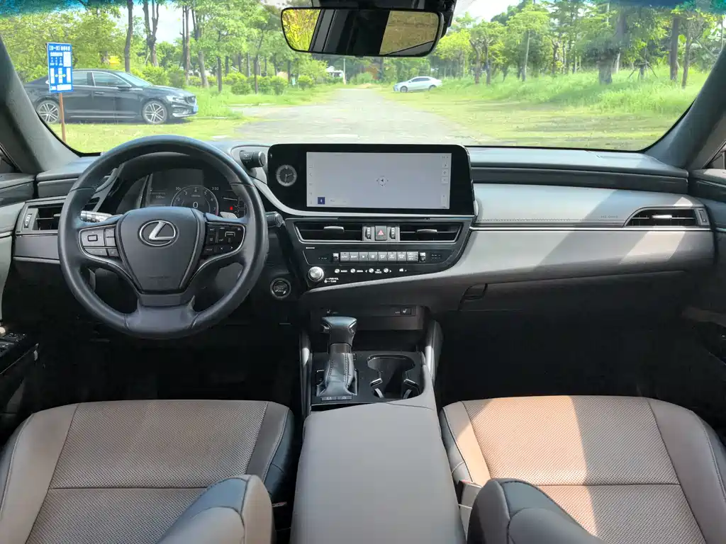Lexus ES — миниатюра 12
