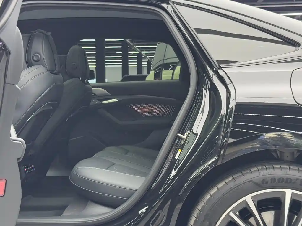 Audi A6L e-tron — миниатюра 9