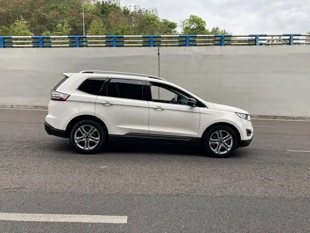 Ford Edge — миниатюра 9