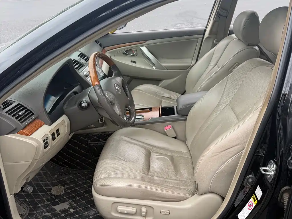 Toyota Camry — миниатюра 11